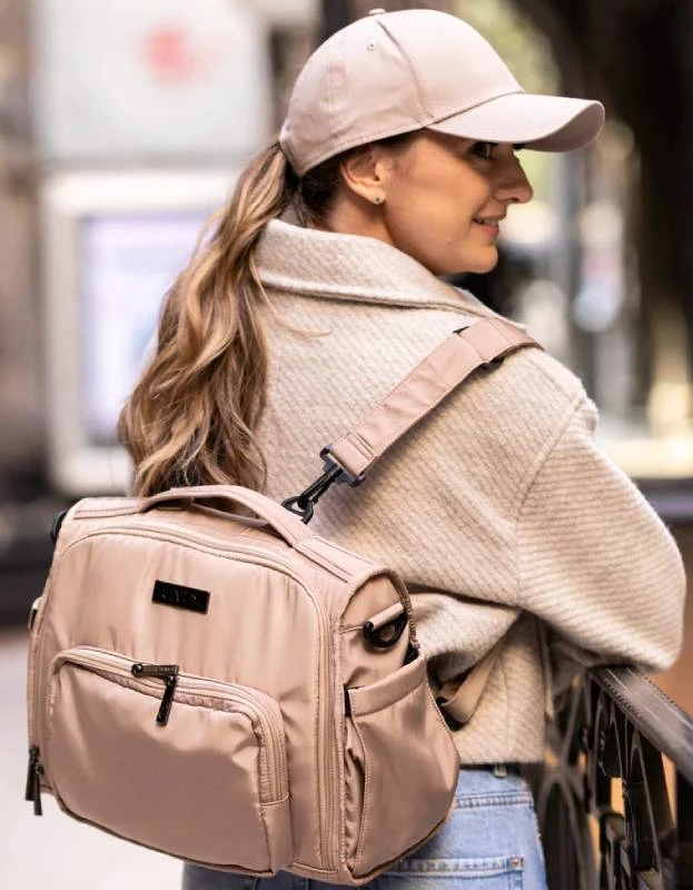 mama-nosi-ranac-za-mame